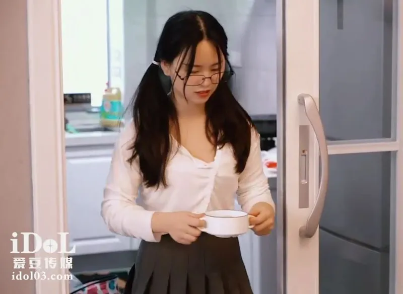 Con búp bê về quê ăn tết bị bố dượng đụ vì càng lớn càng ngon